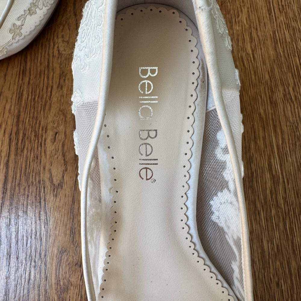 Bella Belle MONICA
Floral Lace Embroidered Ivory Bridal Kitten Heels Size 7 - Picture 11 of 14